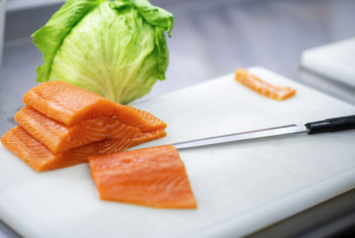 10 Key Points to Identify Your Ideal Knife for Slicing Salmon Sashimi